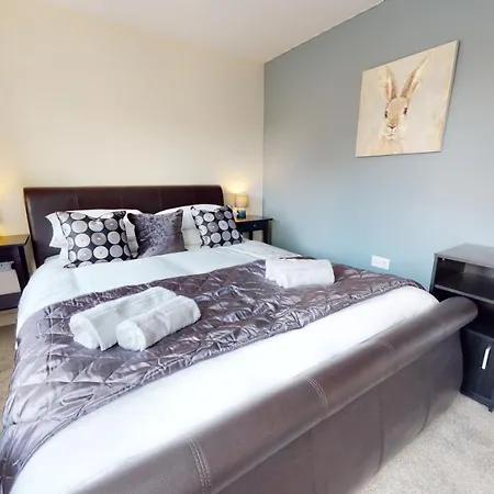 Sparrowbill House By Cliftonvalley Bristol