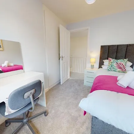 Sparrowbill House By Cliftonvalley Bristol