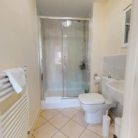 Sparrowbill House By Cliftonvalley