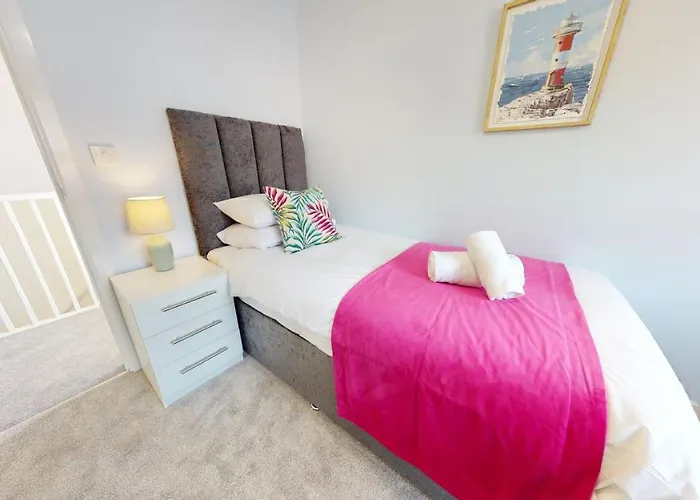 Sparrowbill House By Cliftonvalley Bristol